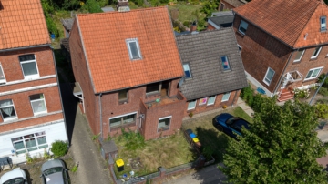Mit handwerklichem Geschick zum Traumhaus – inklusive Vorkaufsrecht auf die zweite Haushälfte - DieMaacklerOHG (25990)