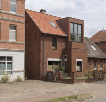 Mit handwerklichem Geschick zum Traumhaus – inklusive Vorkaufsrecht auf die zweite Haushälfte - KI-Entwurf - Erker-Ausbau (25986)