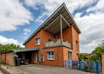 Stilvolles Architektenhaus mit lichtdurchfluteten Räumen, Kamin & Dachterrasse in Scharnebeck - Die Maackler OHG (15653)
