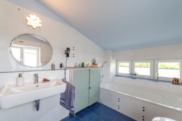 Stilvolles Architektenhaus mit lichtdurchfluteten Räumen, Kamin & Dachterrasse in Scharnebeck - Die Maackler OHG (15672)