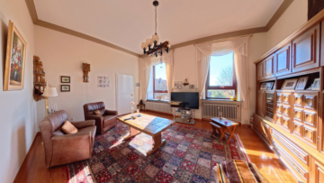 Historisches Anwesen mit Entwicklungspotenzial Ehemaliges Zollhaus – Region Elbe - Wohnzimmer 1 OG (21948)