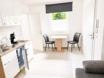 Attraktive voll ausgestattete 1-Zimmerwohnung – ideal als Monteurswohnung, Büro oder Wohnen auf Zeit - DieMaacklerOHG (24905)
