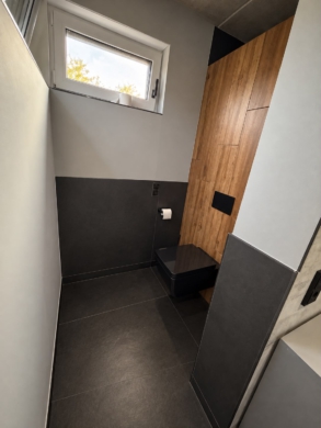 Moderne Bürofläche mit drei Büroräumen, Archiv und integrierter Küche - DieMaacklerOHG (27779)