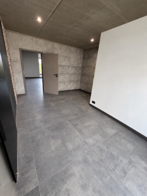 Moderne Bürofläche mit drei Büroräumen, Archiv und integrierter Küche - DieMaacklerOHG (27791)