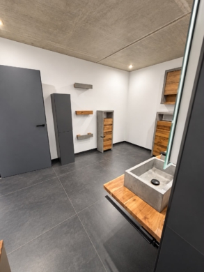 Moderne Bürofläche mit drei Büroräumen, Archiv und integrierter Küche - DieMaacklerOHG (27794)