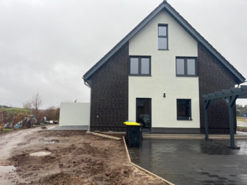 Moderne 125 m² Doppelhaushälfte mieten - geräumig, modern & familienfreundlich - DieMaacklerOHG (17128)