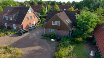 „In den Kämpen“ – Kein Durchgangsverkehr, viel Privatsphäre und Raum für viele Lebensmodelle. - DieMaacklerOHG (26687)