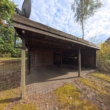 DieMaacklerOHG - Haus im Grünen: Blockhaus mit großem Garten und sanierungsbedürftigem Altbestand