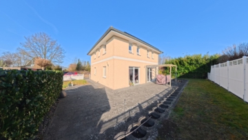 Zentral wohnen in Adendorf- Einfamilienhaus mit 120 m² Wohnfläche - DieMaacklerOHG (23030)