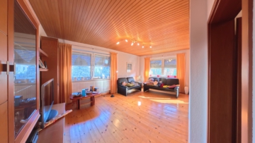 Einfamilienhaus mit zusätzlichem Bauplatz auf Erbpachtgrundstück in zentraler Lage von Adendorf - DieMaacklerOHG (24824)