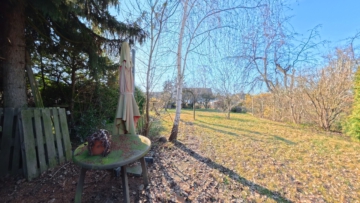 Einfamilienhaus mit zusätzlichem Bauplatz auf Erbpachtgrundstück in zentraler Lage von Adendorf - DieMaacklerOHG (24822)