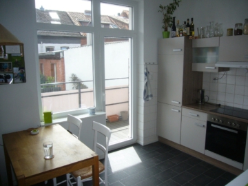 Möbliert einziehen: 1,5-Zimmer-Wohnung mit Südbalkon in zentraler Lage von Lüneburg - DieMaacklerOHG (19651)