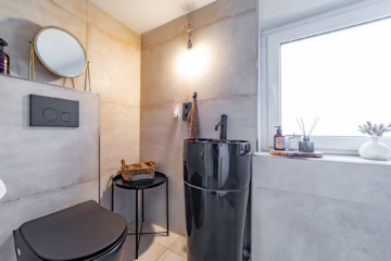 Großes Grundstück, viel Haus, keine Baustellen – sofort einziehen - Gäste-Bad (20065)