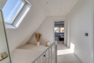 Großes Grundstück, viel Haus, keine Baustellen – sofort einziehen - Flur (20070)