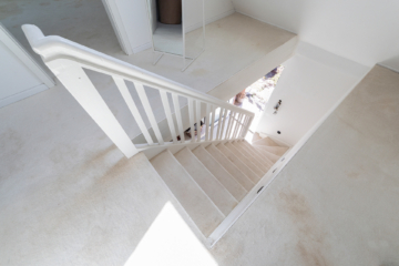 Großes Grundstück, viel Haus, keine Baustellen – sofort einziehen - Treppe (20069)