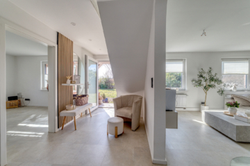 Großes Grundstück, viel Haus, keine Baustellen – sofort einziehen - Hauseingangsflur (20056)