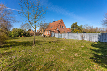 Großes Grundstück, viel Haus, keine Baustellen – sofort einziehen - Hausansicht (20049)