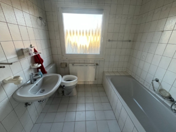 Geräumiger Bungalow mit viel Platz und Potenzial - DieMaacklerOHG (26767)