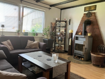 Geräumiger Bungalow mit viel Platz und Potenzial - DieMaacklerOHG (26762)