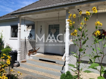 Geräumiger Bungalow mit viel Platz und Potenzial - DieMaacklerOHG (26757)