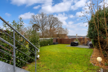 Großzügige 5-Zimmer-Wohnung im Zweifamilienhaus – Wohnen mit Komfort und Nachhaltigkeit - DieMaacklerOHG (17173)