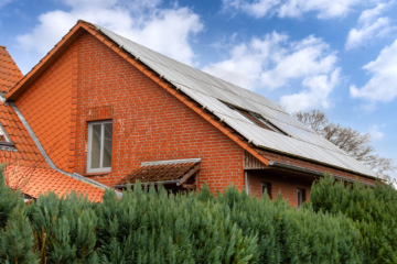Großzügige 5-Zimmer-Wohnung im Zweifamilienhaus – Wohnen mit Komfort und Nachhaltigkeit - DieMaacklerOHG (17175)