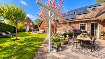 Viel Platz für die Familie – gepflegtes Haus mit Kamin, Terrassen und großem Doppelcarport - DieMaacklerOHG (27310)