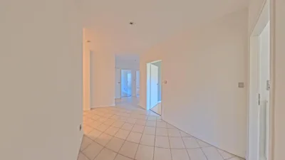 Bezugsfreie 3-Zimmer-Eigentumswohnung mit Tiefgaragenstellplatz in begehrter Lage von Adendorf - DieMaacklerOHG (28034)