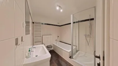 Bezugsfreie 3-Zimmer-Eigentumswohnung mit Tiefgaragenstellplatz in begehrter Lage von Adendorf - DieMaacklerOHG (28037)