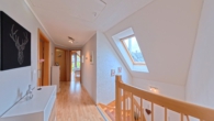 Flur OG 1 - Mehr als ein Haus: Ein wohngesundes Zuhause voller Wärme und Natürlichkeit