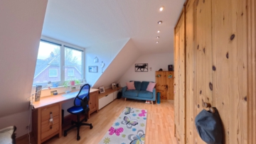 Mehr als ein Haus: Ein wohngesundes Zuhause voller Wärme und Natürlichkeit - Zimmer 1 OG 2 (23462)