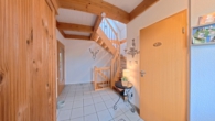 Flur EG 1 - Mehr als ein Haus: Ein wohngesundes Zuhause voller Wärme und Natürlichkeit
