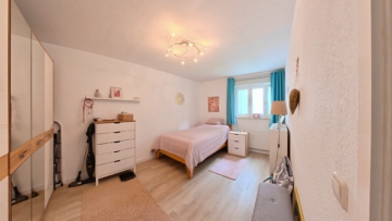 Großzügige 2-Zimmerwohnung mit Balkon und verwunschenem Blick ins Grüne - DieMaacklerOHG (27296)