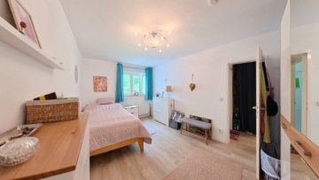Großzügige 2-Zimmerwohnung mit Balkon und verwunschenem Blick ins Grüne - DieMaacklerOHG (27297)