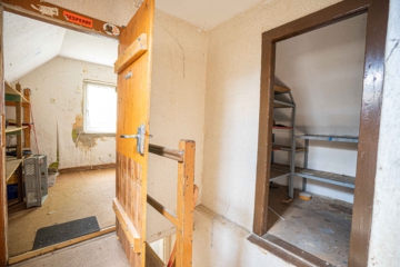 OFFENES BIETERVERFAHREN: Ideal für Handwerker - Sanierungsbedürftige Doppelhaushälfte - Ausbaureserve DG (12025)
