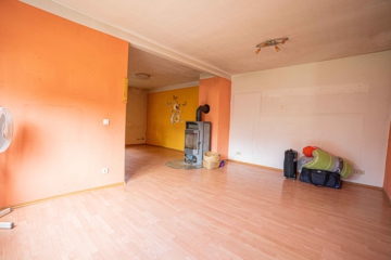 OFFENES BIETERVERFAHREN: Ideal für Handwerker - Sanierungsbedürftige Doppelhaushälfte - Wohn- und Esszimmer (12009)