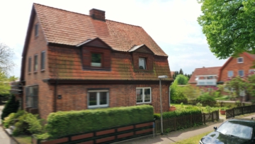 OFFENES BIETERVERFAHREN: Ideal für Handwerker - Sanierungsbedürftige Doppelhaushälfte - Außenansicht (11994)