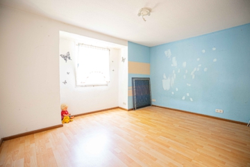 OFFENES BIETERVERFAHREN: Ideal für Handwerker - Sanierungsbedürftige Doppelhaushälfte - Schlaf-, Kinder- oder Arbeitszimmer (12021)