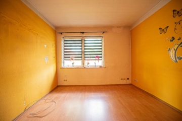 OFFENES BIETERVERFAHREN: Ideal für Handwerker - Sanierungsbedürftige Doppelhaushälfte - Wohn- und Esszimmer (12011)