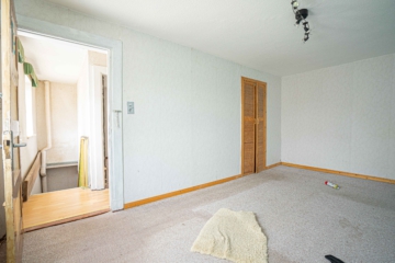 OFFENES BIETERVERFAHREN: Ideal für Handwerker - Sanierungsbedürftige Doppelhaushälfte - Schlaf-, Kinder- oder Arbeitszimmer (12019)