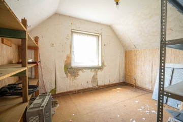 OFFENES BIETERVERFAHREN: Ideal für Handwerker - Sanierungsbedürftige Doppelhaushälfte - Ausbaureserve DG (12028)