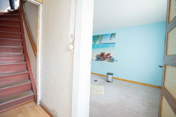OFFENES BIETERVERFAHREN: Ideal für Handwerker - Sanierungsbedürftige Doppelhaushälfte - Flur OG (12016)