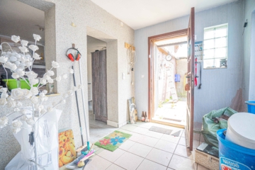 OFFENES BIETERVERFAHREN: Ideal für Handwerker - Sanierungsbedürftige Doppelhaushälfte - Hofeingangsbereich (11997)
