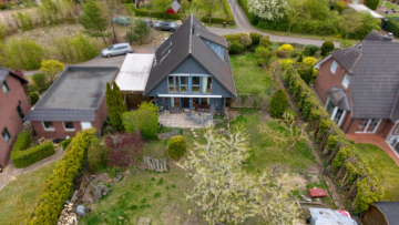 Charmantes Einfamilienhaus in Bienenbüttel – Holzhaus mit Keller, Garten & 750 m² Grundstück - Die Maackler OHG (21117)