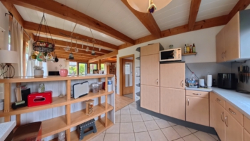 Charmantes Einfamilienhaus in Bienenbüttel – Holzhaus mit Keller, Garten & 750 m² Grundstück - Küche 3 (21123)