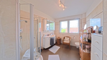 Attraktive Kapitalanlage in gefragter Lage von Reppenstedt – moderne 2-Zimmer-ETW mit Dachterrasse - DieMaacklerOHG (25831)