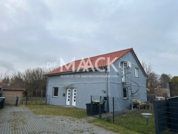 Ideal für Eigenutzer und Kapitalanleger: Zweifamilienhaus mit vermieteter Einheit in Altenmedingen - DieMaacklerOHG (18873)