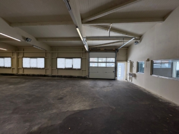 Praktische Halle mit Büro- und Nebenräumen in Adendorf zu vermieten - DieMaacklerOHG (19248)
