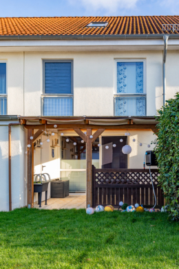 Auf die Lage kommt es an. Von hier aus können Sie Lüneburg noch besser genießen - Hausansicht (14445)