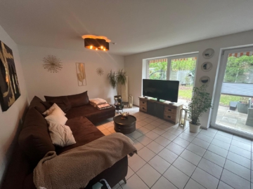 Großzügige Doppelhaushälfte mit Garten und Carport in ruhiger Lage - DieMaacklerOHG (20351)